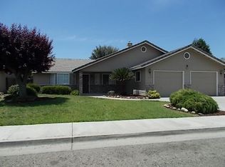 219 S Wellington Pl, Porterville, CA 93257