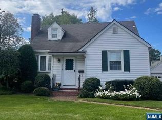 208 Emmett Pl, Ridgewood, NJ 07450