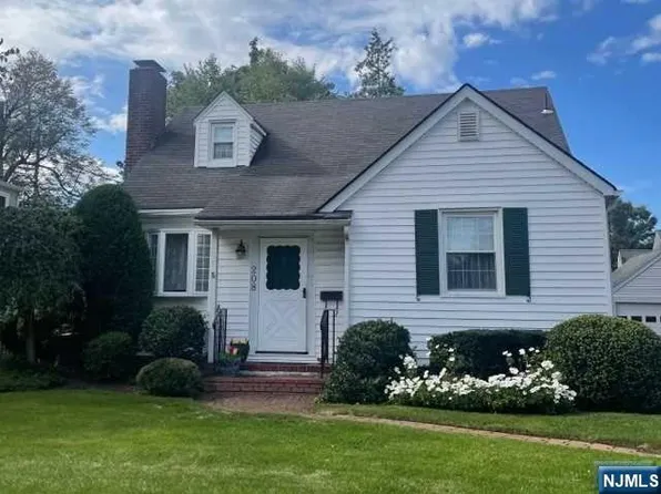 208 Emmett Pl, Ridgewood, NJ 07450