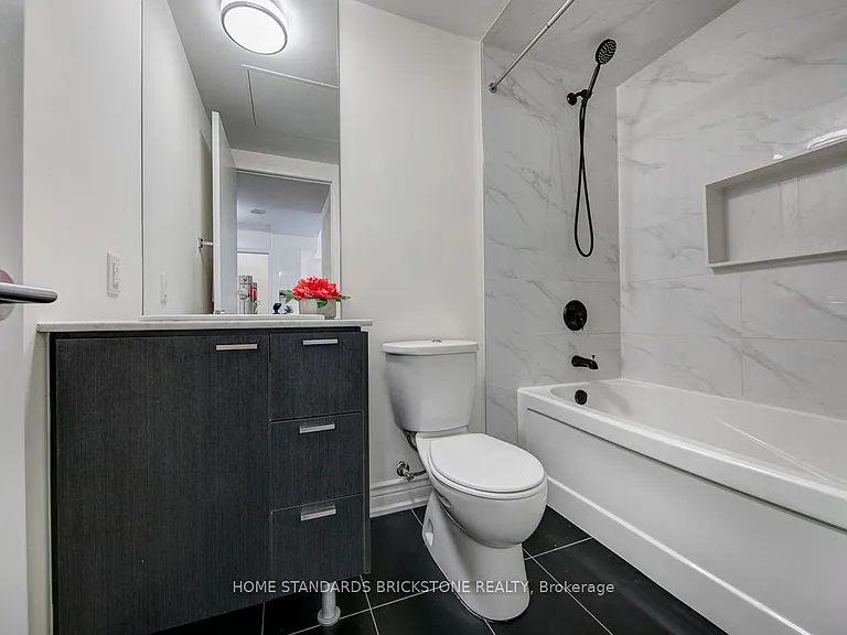 375 King St W #506 — Photo 26