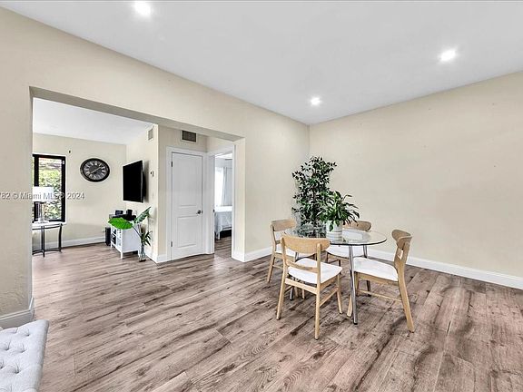 5th image of 130 NW 127th St