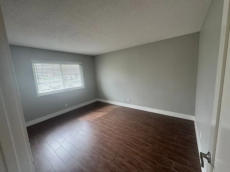 5619 42nd Street — Photo 11