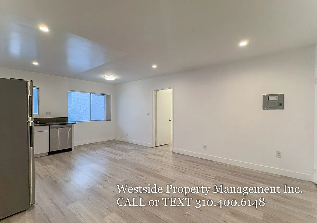 Building Photo - 3536 Hughes Ave #105