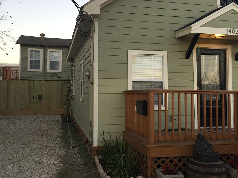 Front House and Driveway to Unit