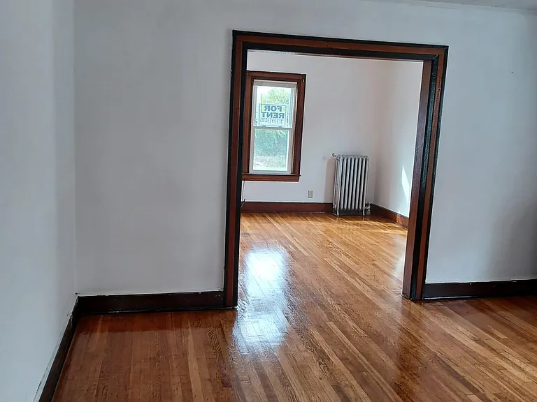 2 Donald St #4 — Photo 2