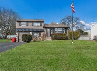1228 Roberts Rd, Warminster, PA 18974