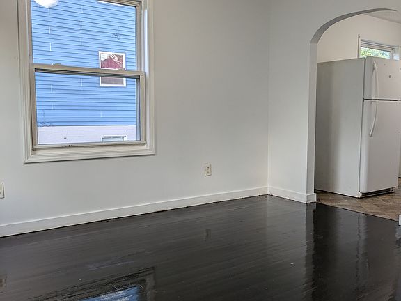 4th image of 1820 Monroe Ave