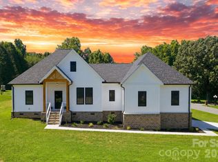 1213 Creekside Dr, Conover, NC 28613