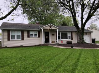 6420 Sunset Dr, Godfrey, IL 62035