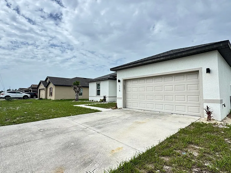 118 Lily Ln — Photo 2