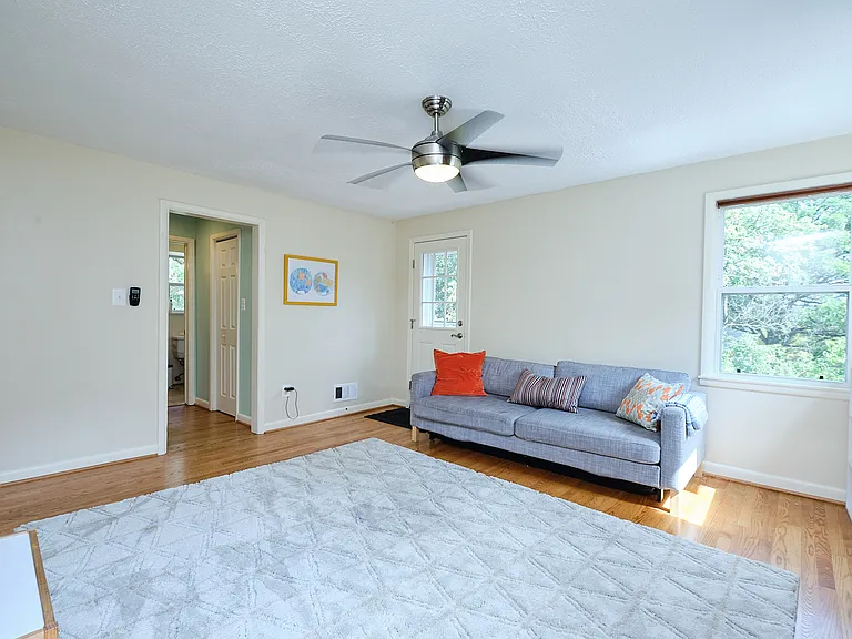 1318 Perry St NE — Photo 17