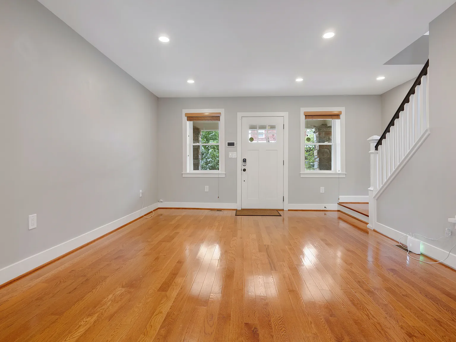 3 bed, 2.5 bath, 1700 sqft, $3,350 — Photo 2