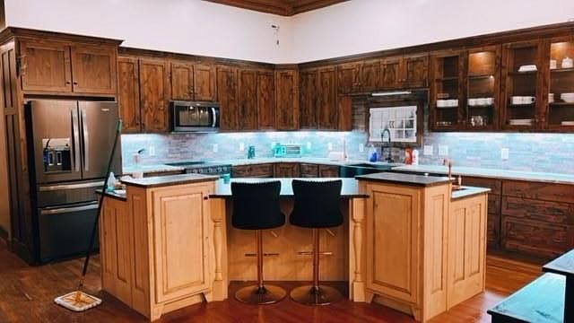 Large Kitchen and Bar Island