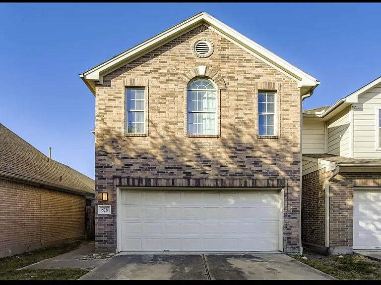 826 Forest Hillside Ln — Photo 1