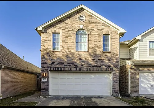 826 Forest Hillside Ln Photo 1