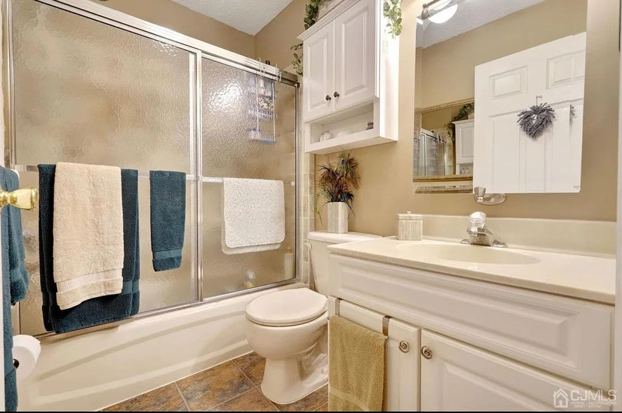 2 bed, 2.5 bath, 1400 sqft, $2,749 — Photo 3