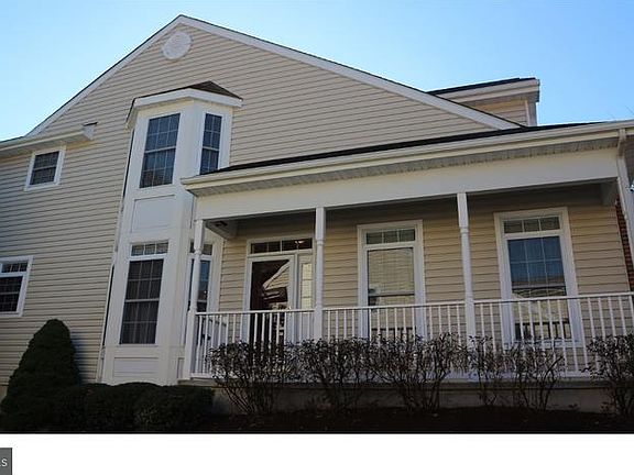 4th image of 323 Regis Falls Ave