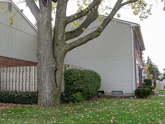 3rd image of 36612 Park Place Dr