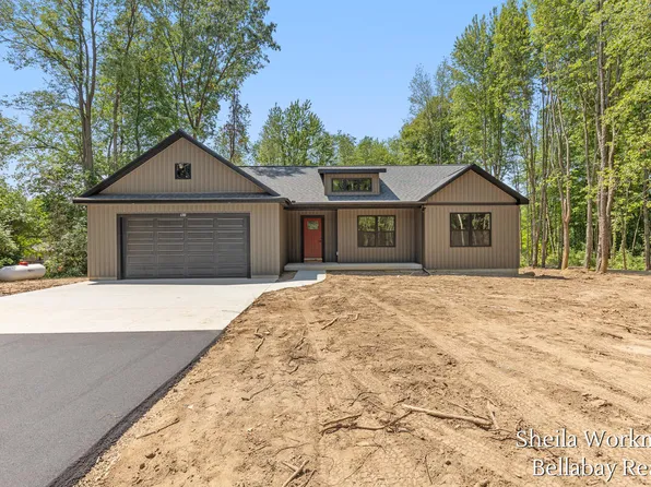 6381 Wood School Rd, Freeport, MI 49325
