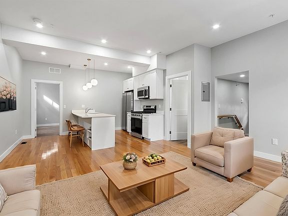 5th image of 80 South St #2