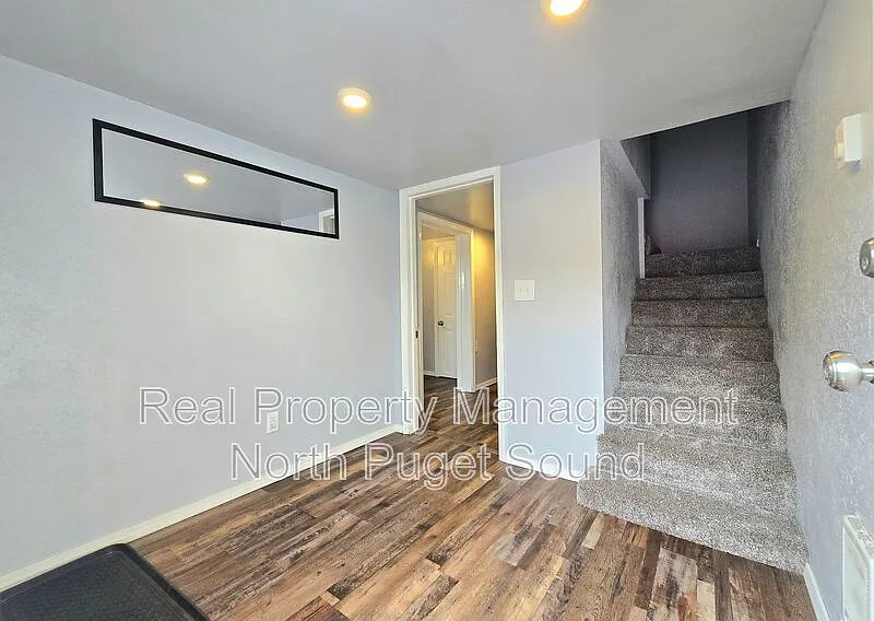 1 bed, 1.0 bath, 400 sqft, $1,050 — Photo 2