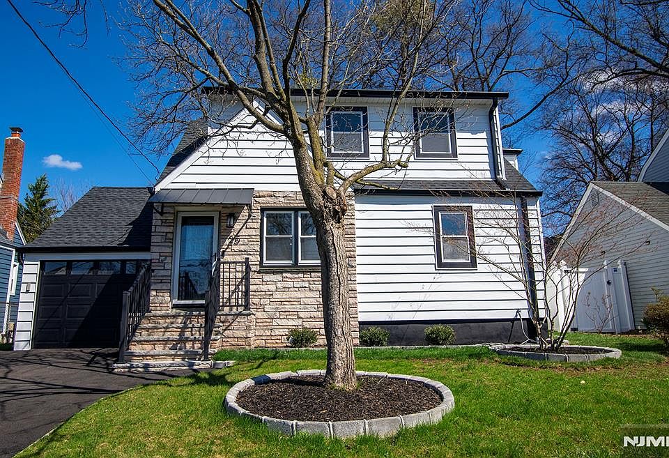 1st image of 25 Windsor Dr