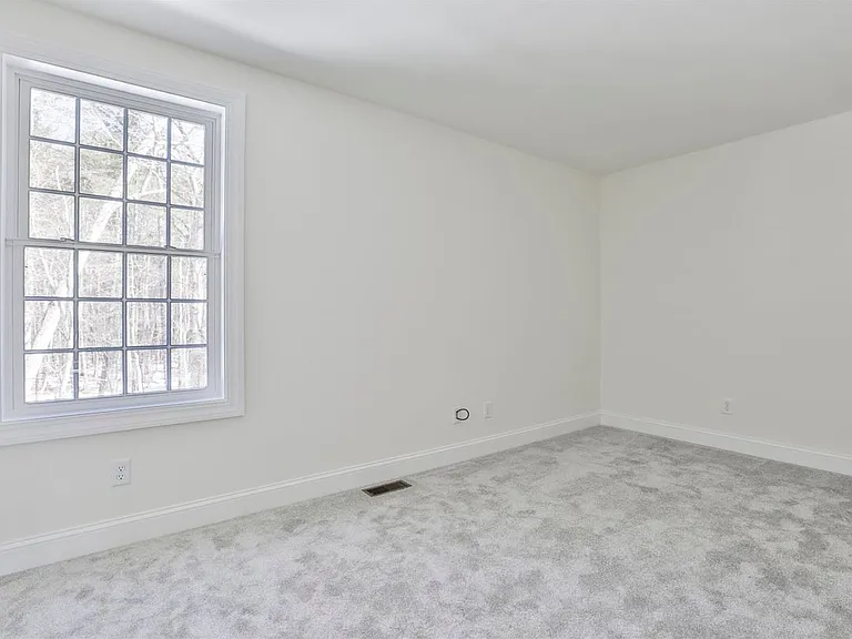 22 Reeds Ferry Way — Photo 41