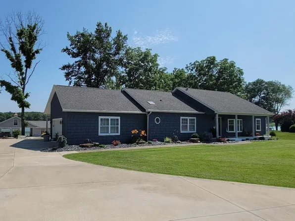 4 Peach St, Loogootee, IN 47553