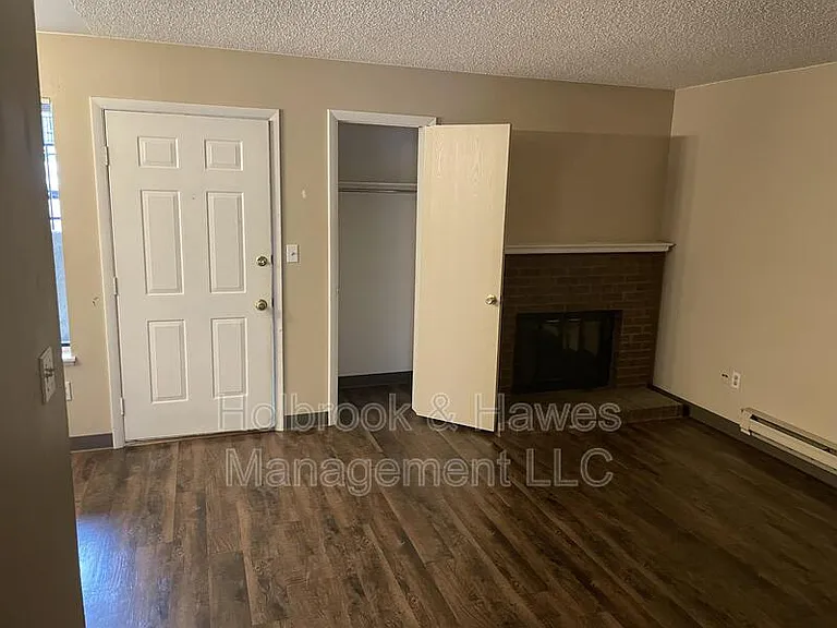 1209 W Plum St — Photo 8
