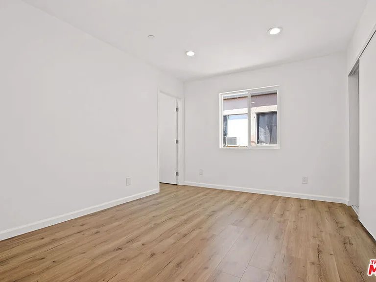 649 W 92nd St — Photo 30