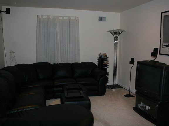 BR --spacious living