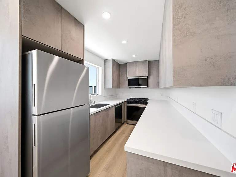 333 6th Ave #B — Photo 7