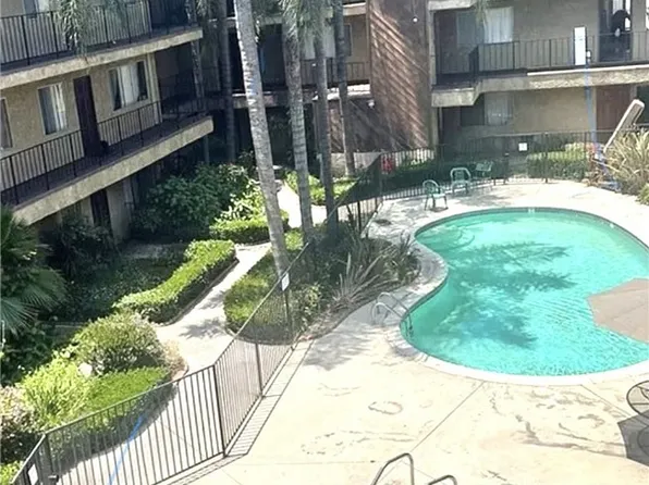 8505 Columbus Ave Unit 210, North Hills, CA 91343