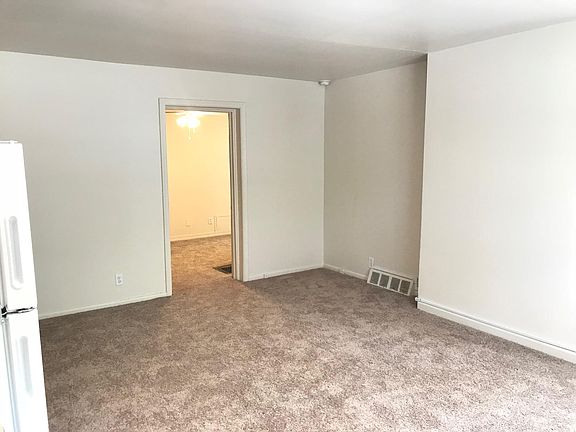 5th image of 205 S 37th St APT 1