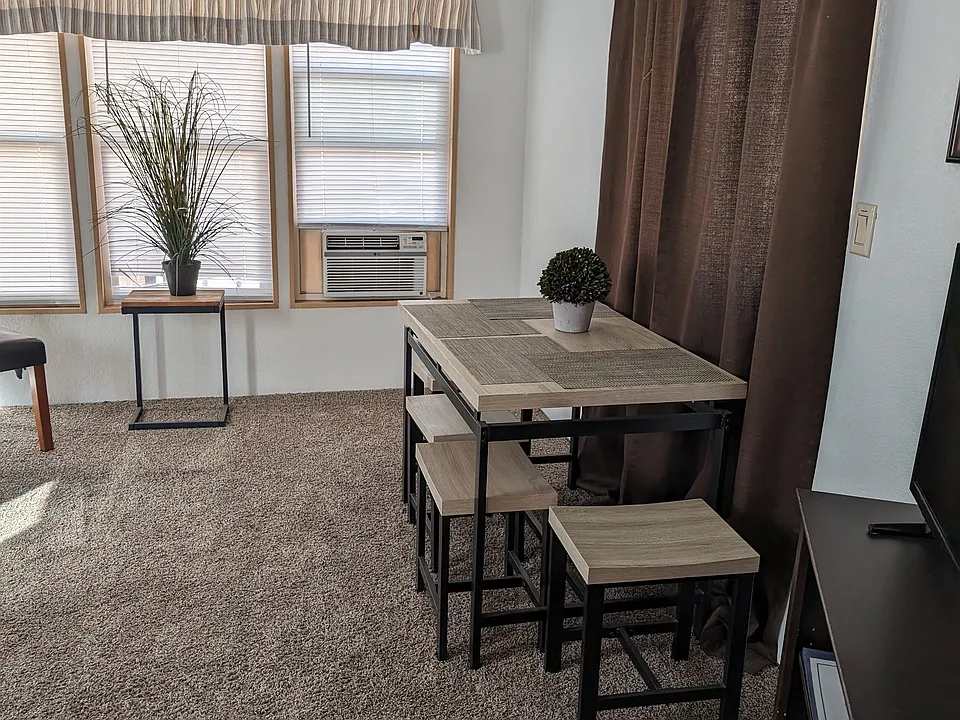 4949 Desert Knoll Ave #36