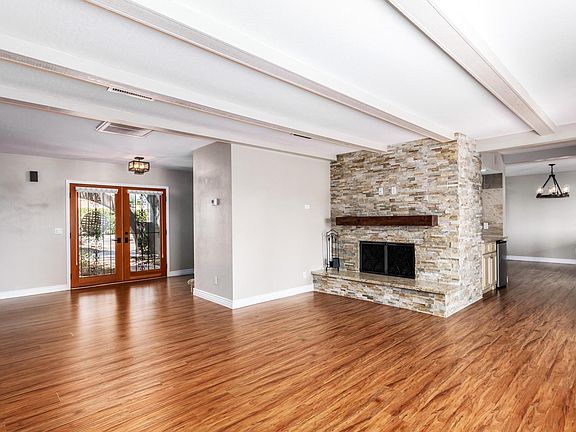 4th image of 2027 E Cairo Dr