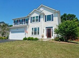 2690 Constitution Dr, Lindenhurst, IL 60046