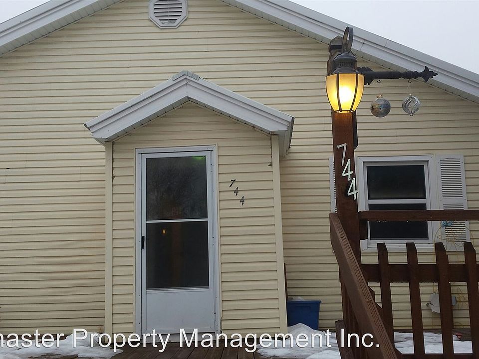 1st image of 744 Whittier St