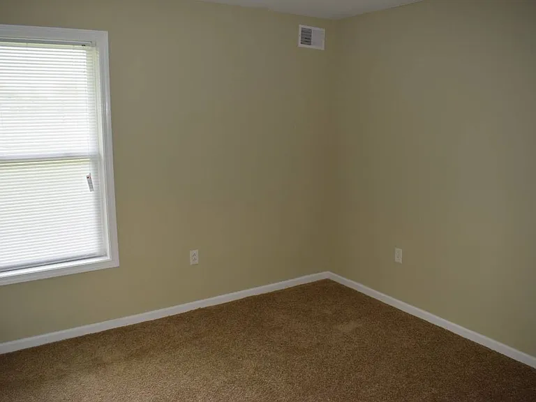 Clover Crossings Apartments — Photo 12