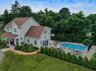 2 Chickadee Ln, Westerly, RI 02891