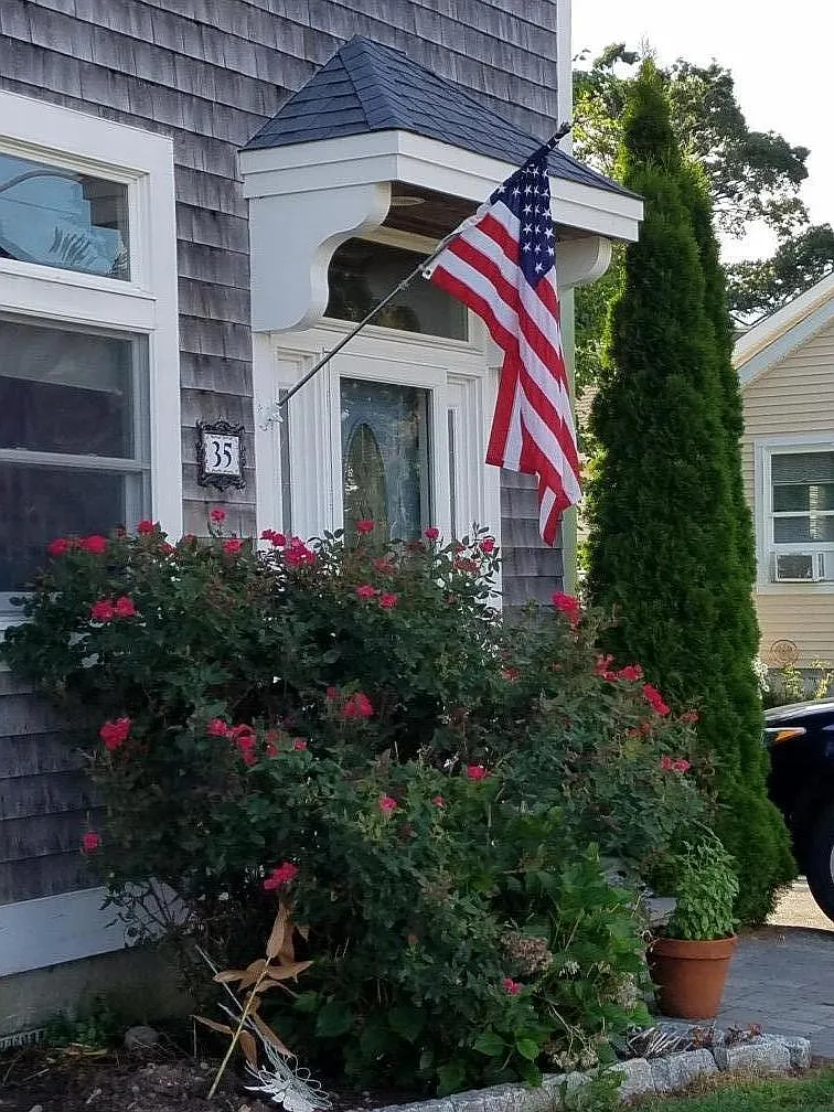 35 Pine Island Rd — Photo 1