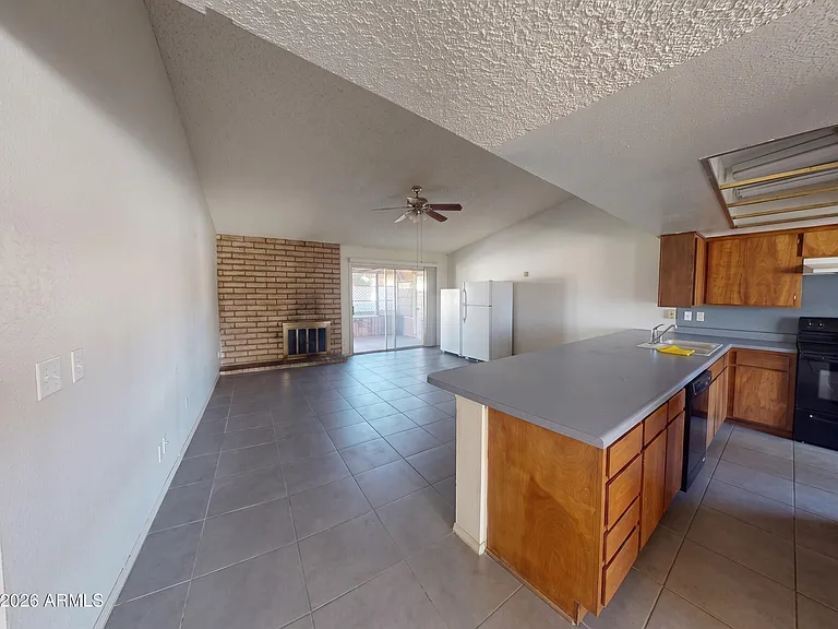 6420 W College Dr — Photo 4