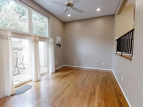 4th image of 206 Gold Kettle Dr