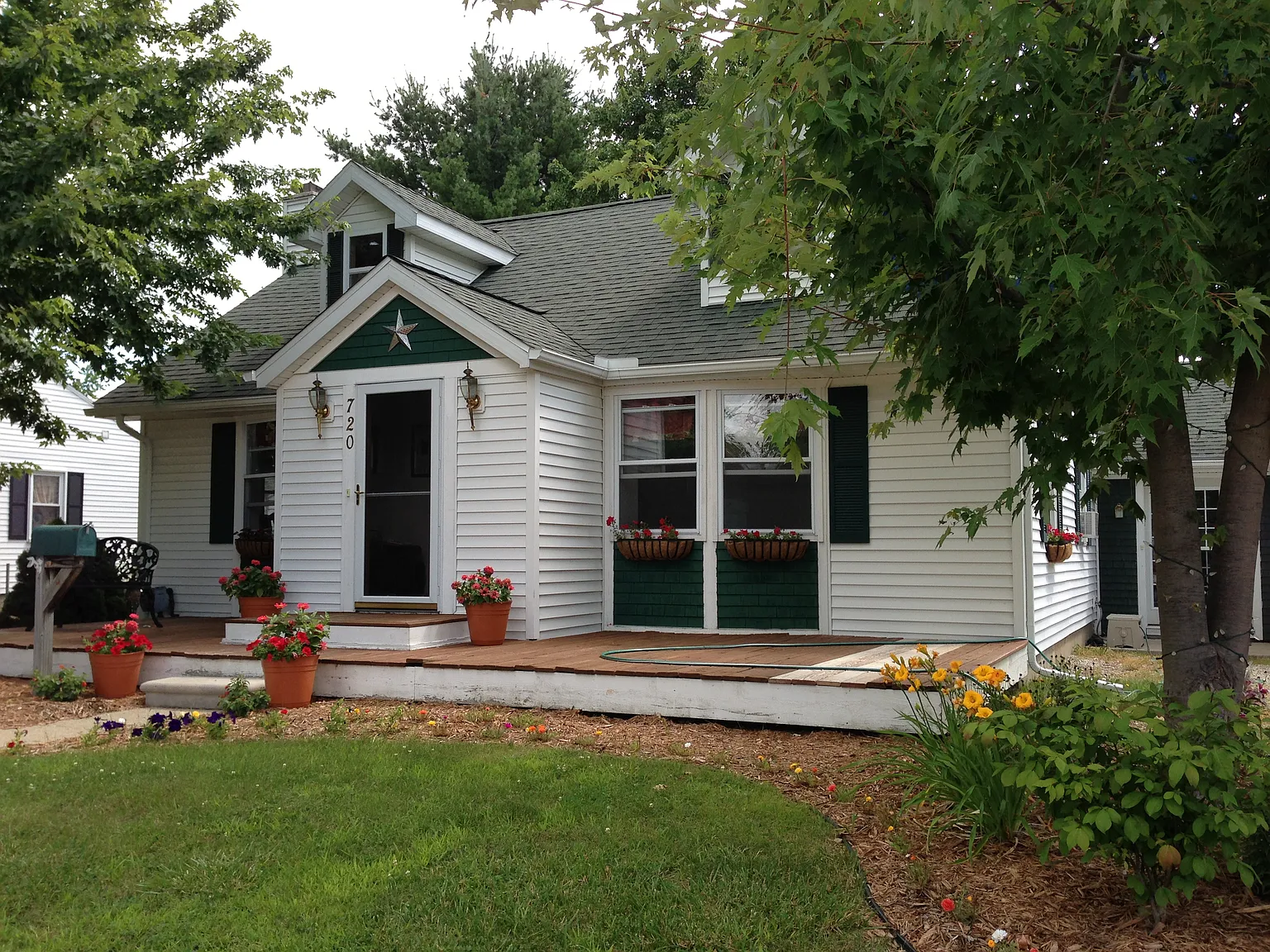 720 York St photo 1