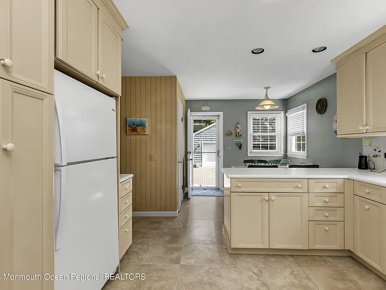 203 Washington Blvd — Photo 9