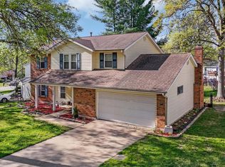 270 Oak Path Dr, Ballwin, MO