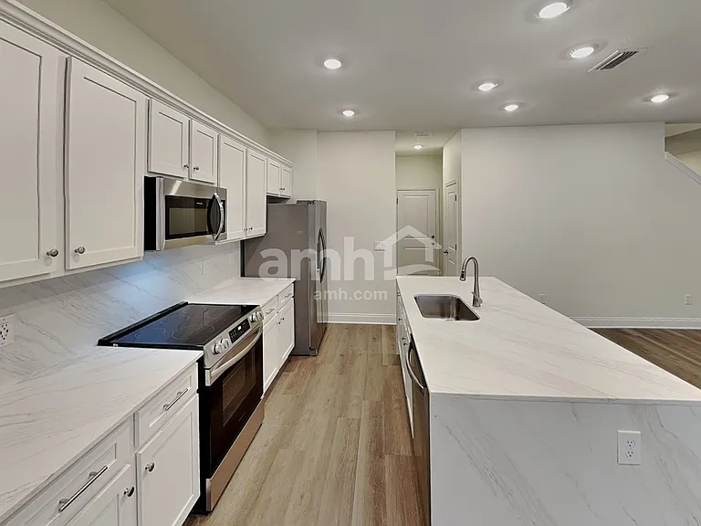 1019 Grafton Ridge Dr — Photo 3