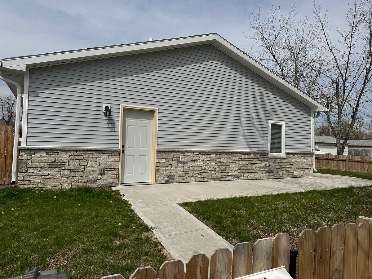 Building Photo - 1600 4th Ave #1
