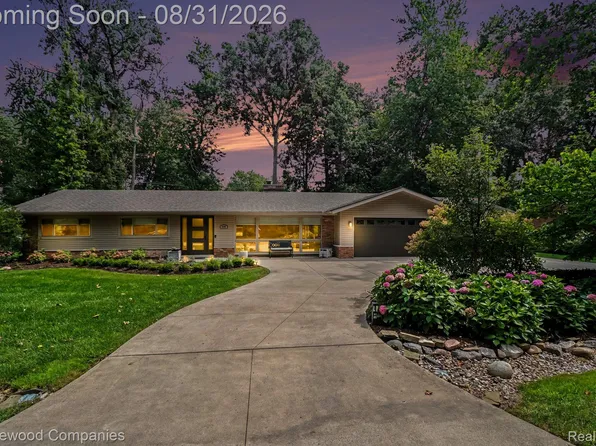 3144 Upton Dr, Troy, MI 48084