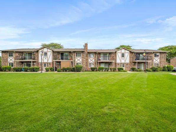 16W525 Lake Dr APT 23-207, Willowbrook, IL 60527
